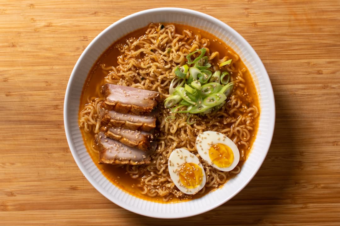 Rask og enkel ramen med ribbe