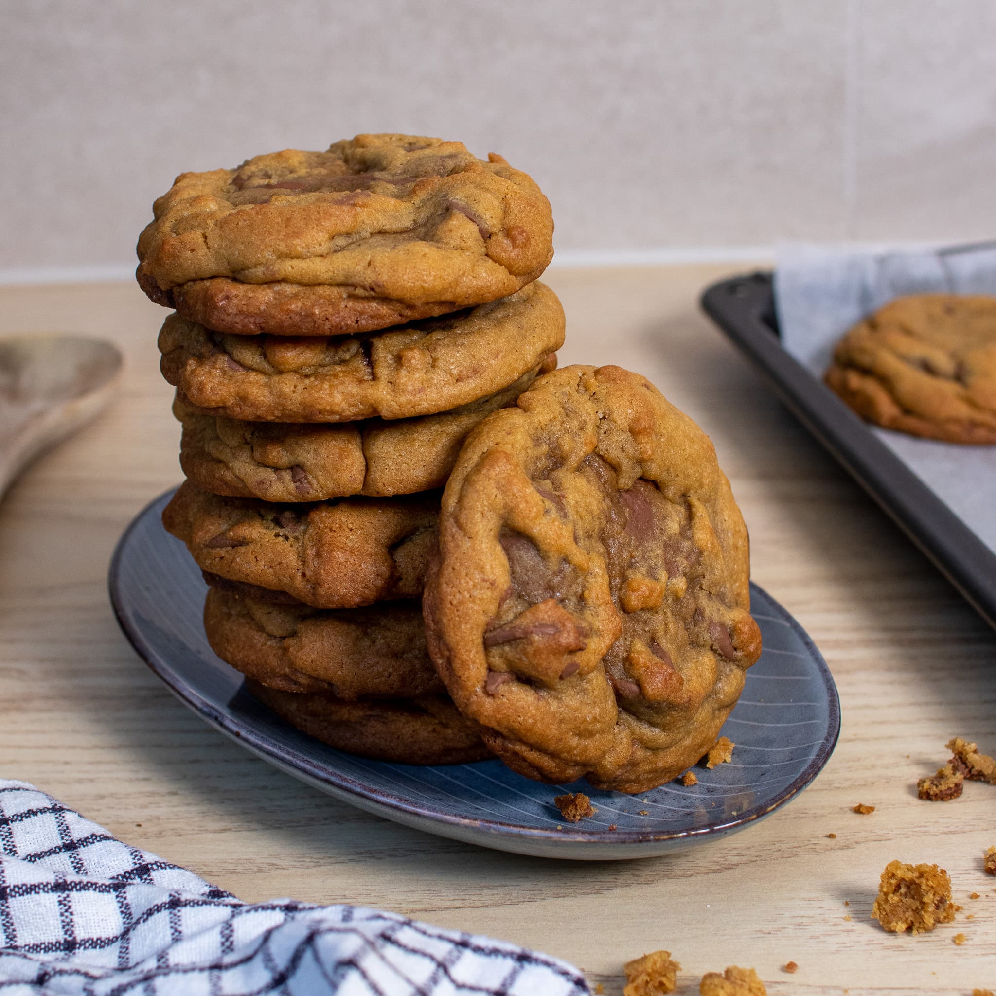 Hjemmelagde "Crumbl Cookies" - Perfekte sjokoladekjeks!