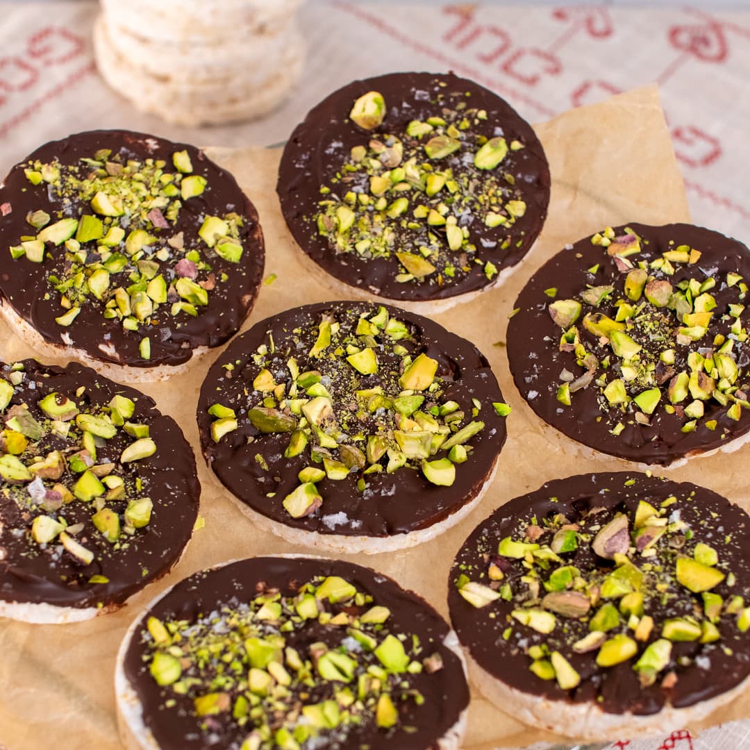 Riskaker med sjokolade og pistasjnøtter